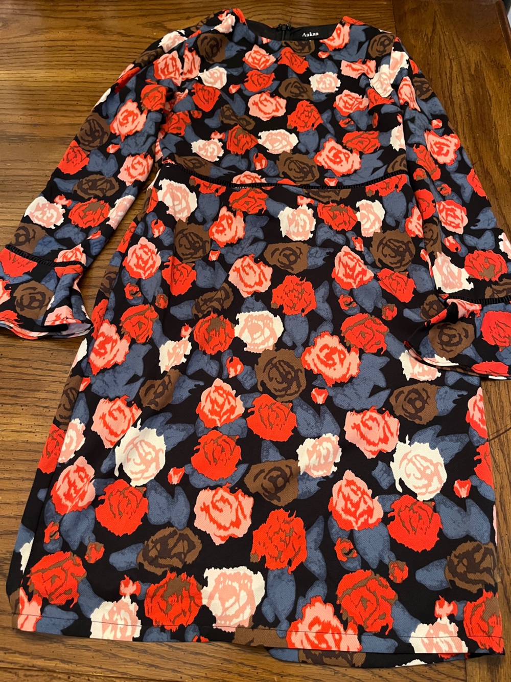 Aakaa Floral Multi-Color Dress Rose Print, size small, new with tags‎